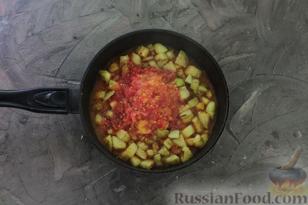 Фасолевый суп с мясом, баклажанами и помидорами
