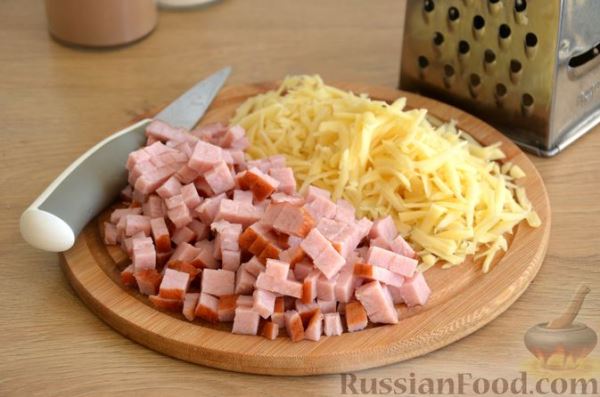 Картофель, запечённый с ветчиной и сырно-горчичным соусом бешамель