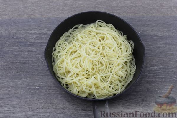 Спагетти с беконом и сливочным соусом с авокадо