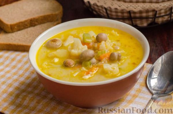 Суп с цветной капустой, шампиньонами и плавленым сыром