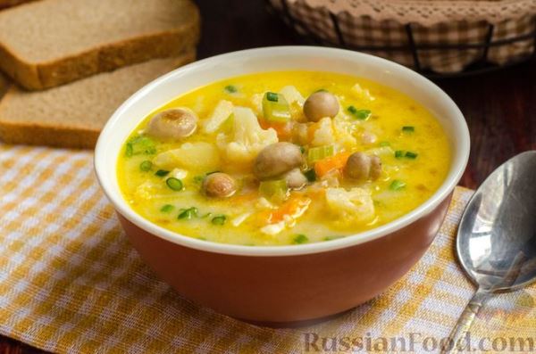Суп с цветной капустой, шампиньонами и плавленым сыром
